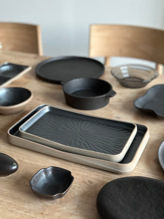 Panoplia Black Rectangle Rimmed Plate