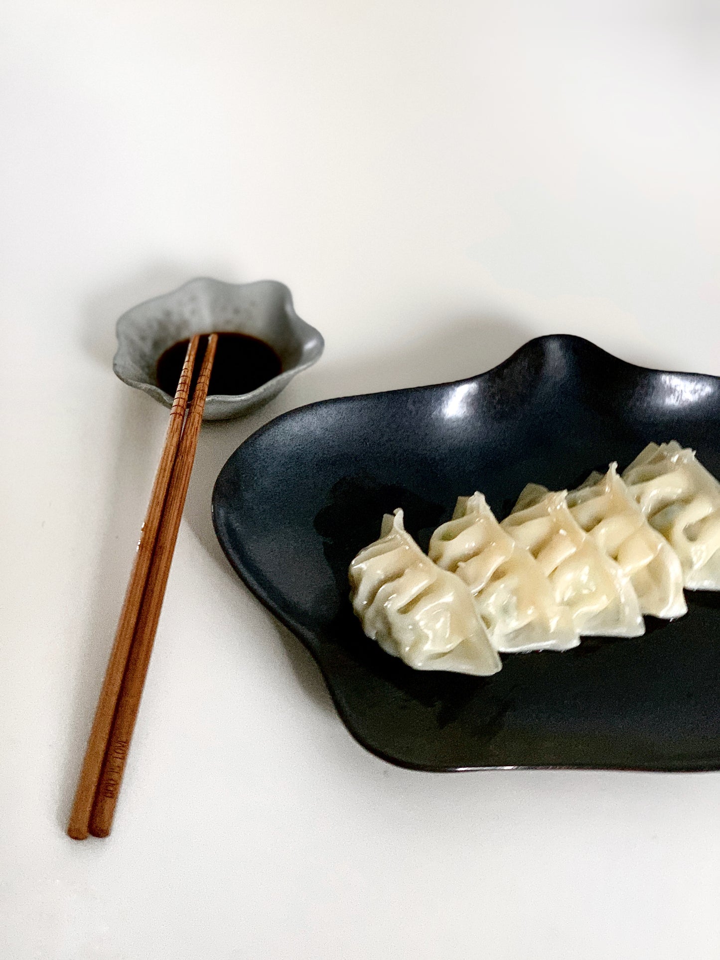 Shell Serving Plate (Matte Black)