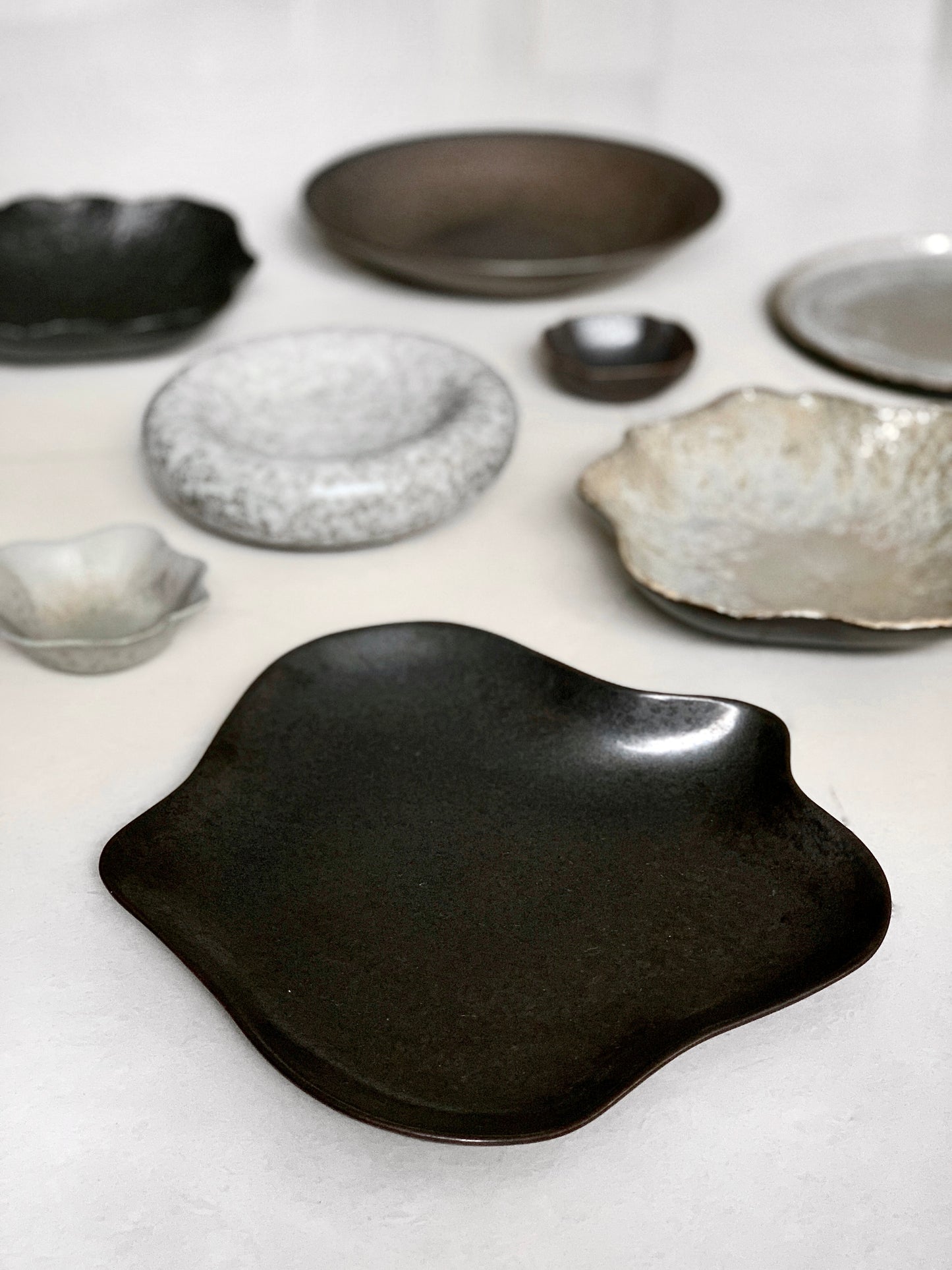 Shell Serving Plate (Matte Black)