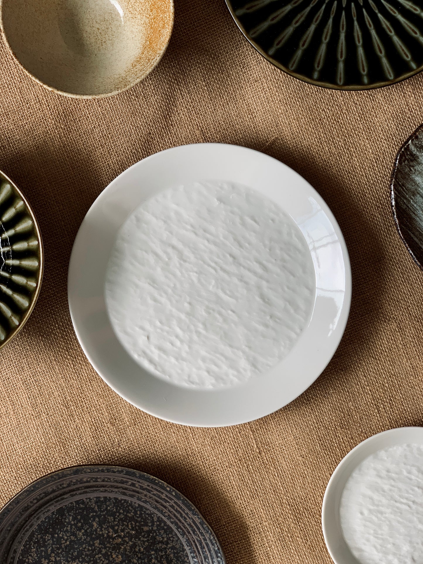 STAGE Petra White Serving Plate