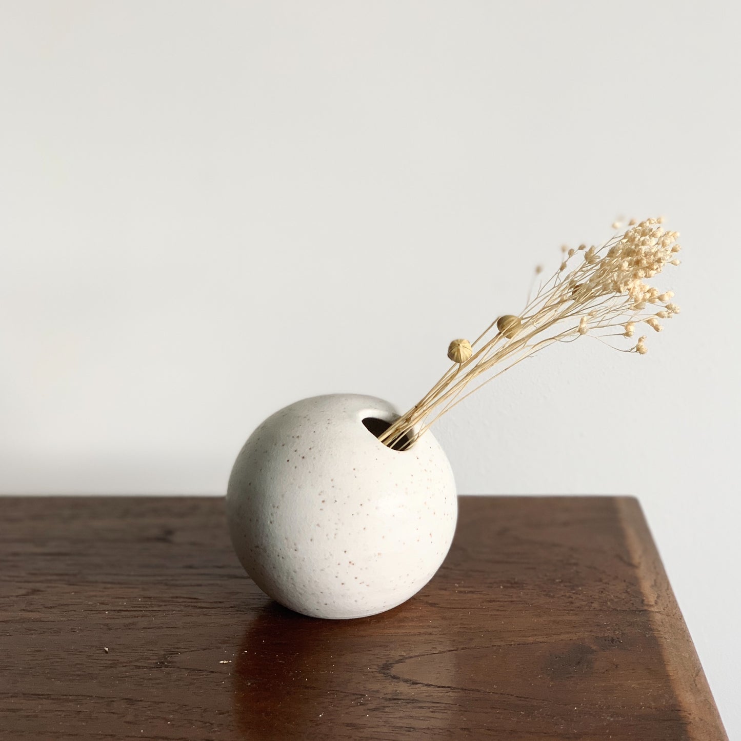 Kobiki Ball Single Bud Vase