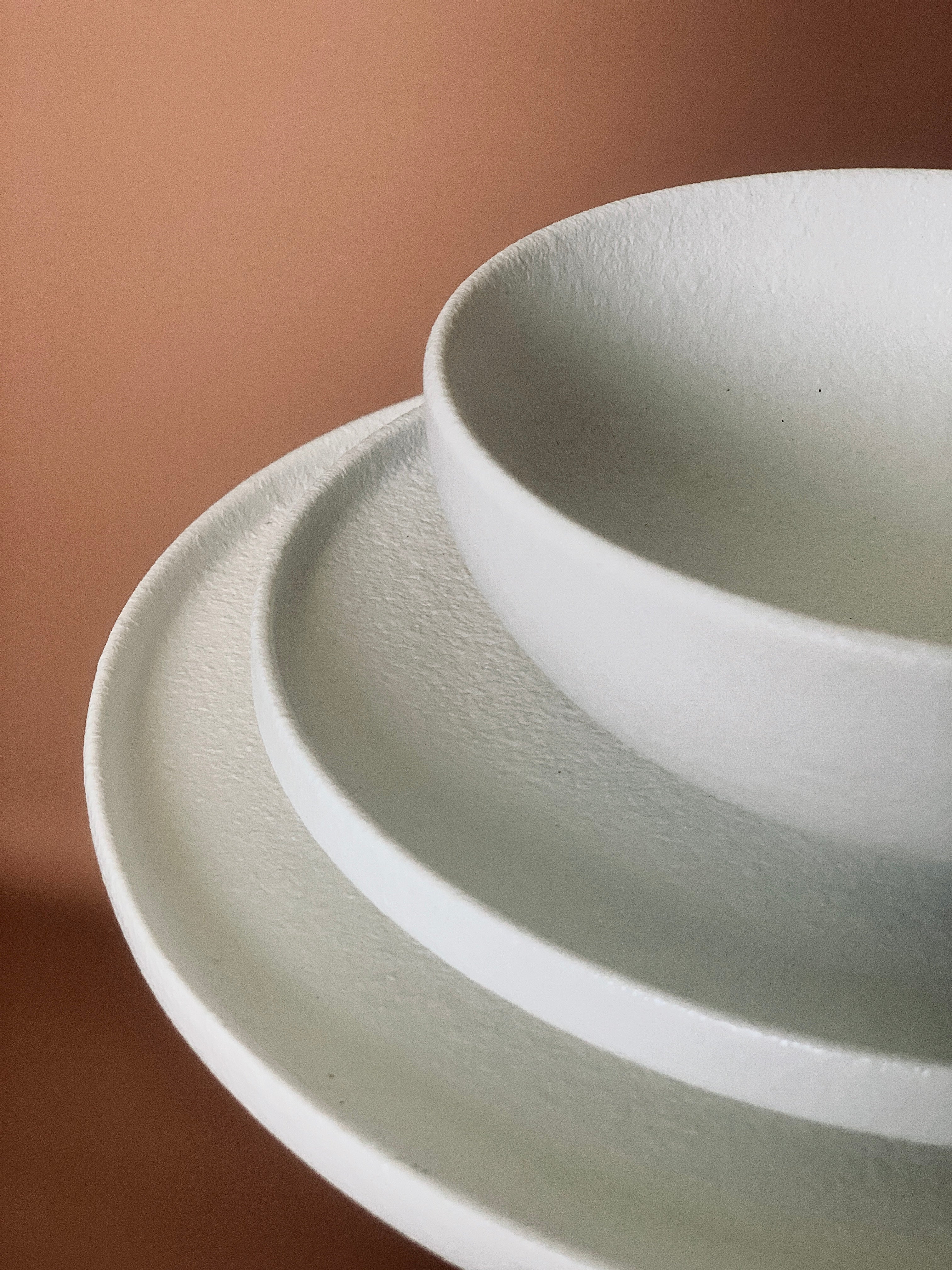 Minimalist dinnerware hotsell